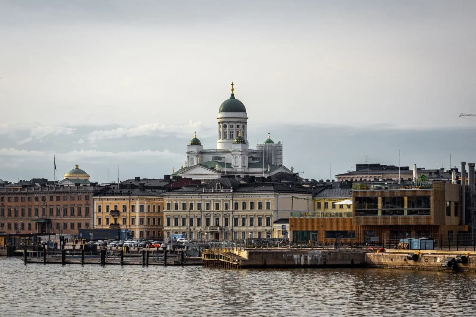 Vue panoramique d'Helsinki depuis la mer